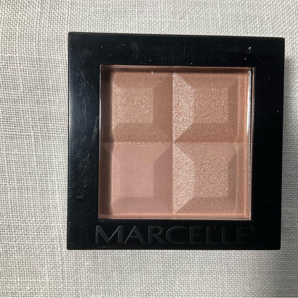 Marcelle Nearly NudeEyeshadow Quad NEW